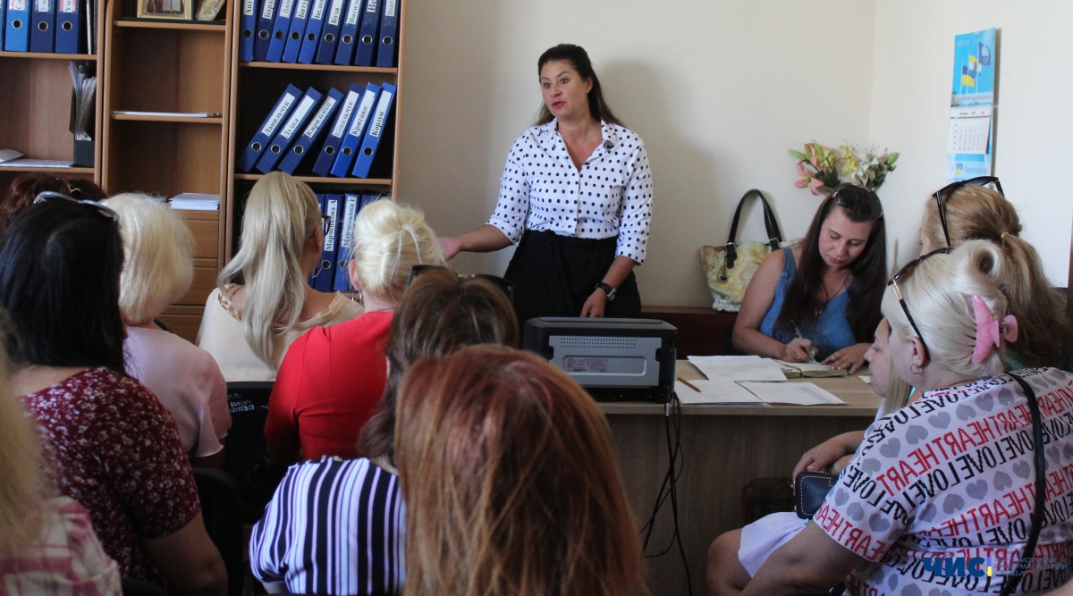 Руководитель Черноморской больницы Елена Кузарь встретилась с сотрудниками Терцентра социального обслуживания граждан