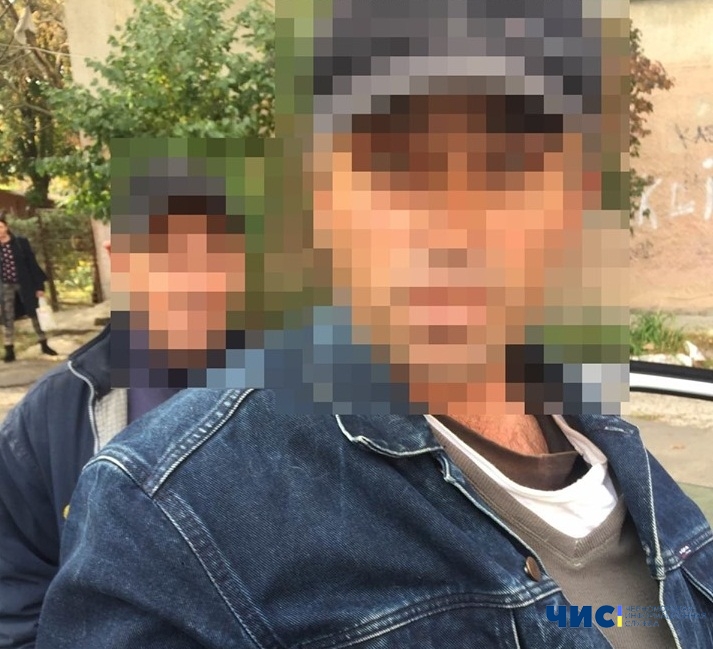 В Черноморске правоохранители задержали мужчин, которые обокрали 9-летнего мальчика