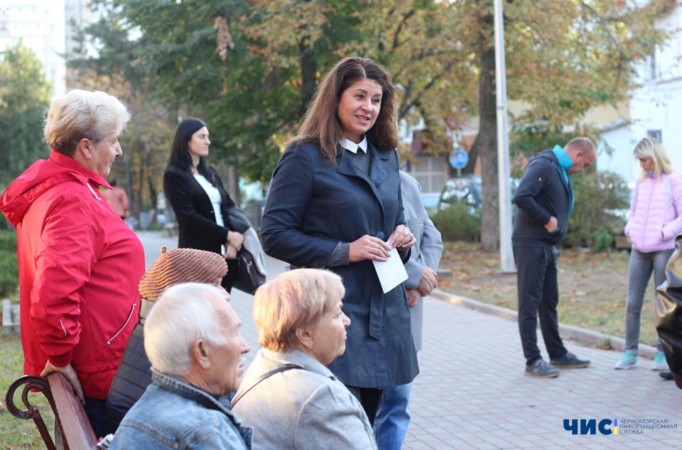 Депутат Черноморского горсовета Елена Кузарь провела ежегодный отчет перед избирателями