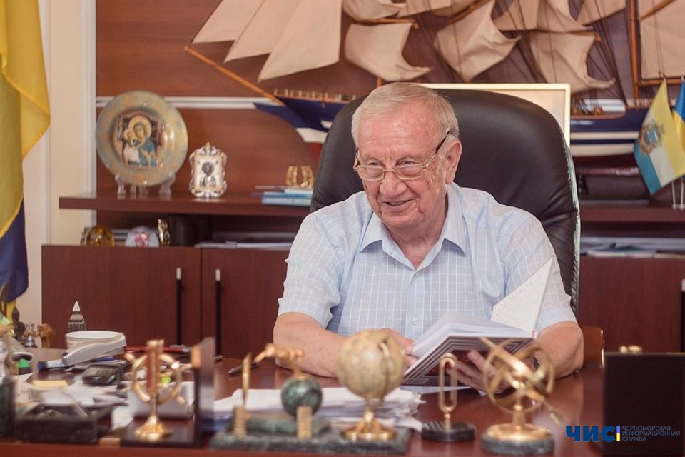 Премирования медиков не будет: мэр Черноморска Валерий Хмельнюк подписал решение сессии горсовета о создании отдела здравоохранения