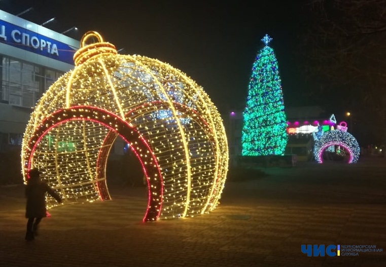 В пятницу в Черноморске состоится открытие главной городской новогодней елки