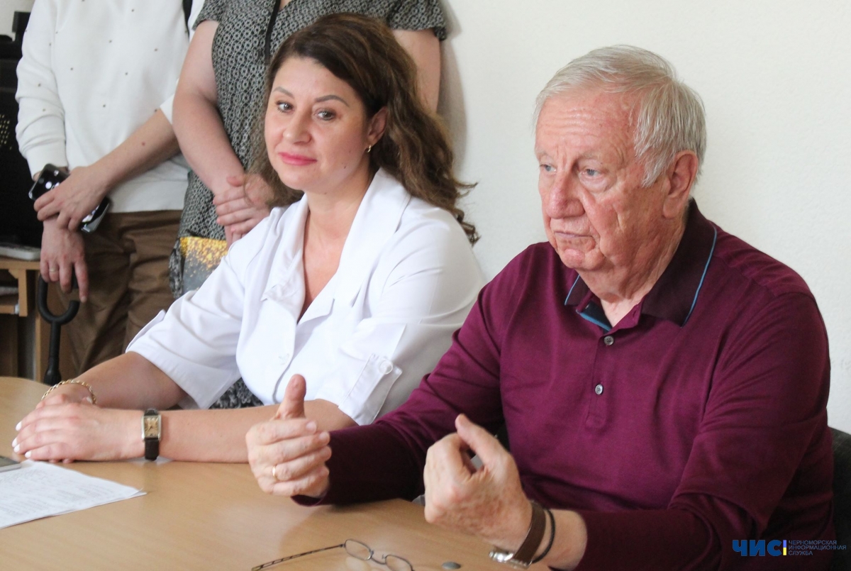 Мэр Черноморска Валерий Хмельнюк не намерен продлевать трудовой контракт с нынешним руководителем Черноморской больницы Еленой Кузарь