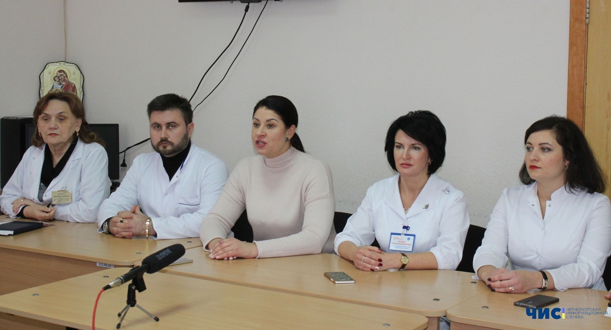 Коллектив Черноморской больницы запустил флешмоб: медики рассказывают, как работалось с главврачом Еленой Кузарь