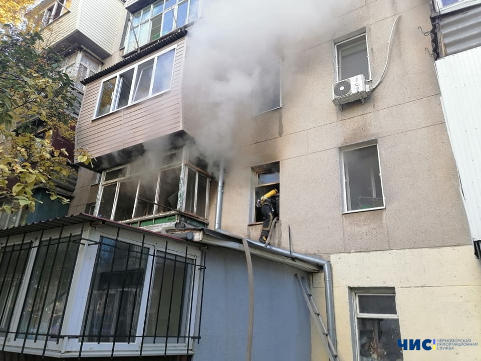 В Черноморске горела квартира в жилом доме