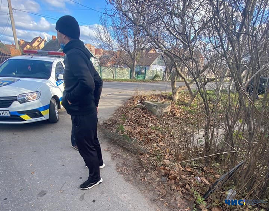 В Черноморске правоохранители задержали мужчин, которые обворовали кладбище