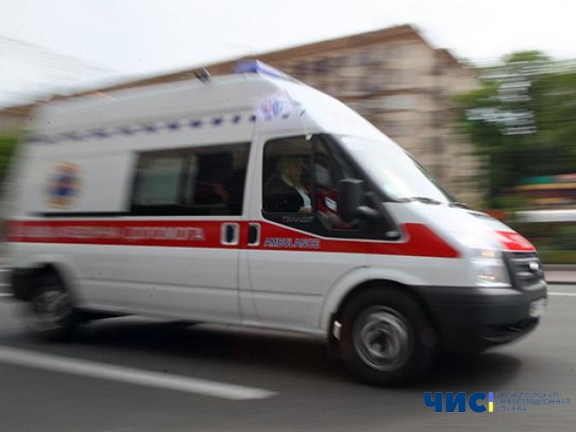 У Чорноморську жінку із надмірною вагою довелося транспортувати до «швидкої» за допомогою рятувальників