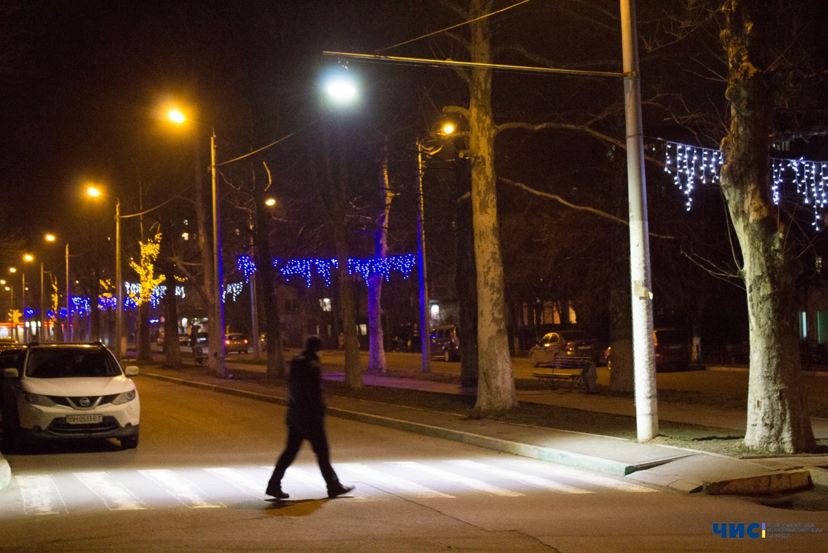 У Чорноморську почнуть вмикати вуличне освітлення