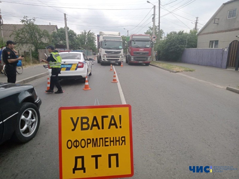 В Одеській області фура розчавила мотоцикл: байкер загинув на місці