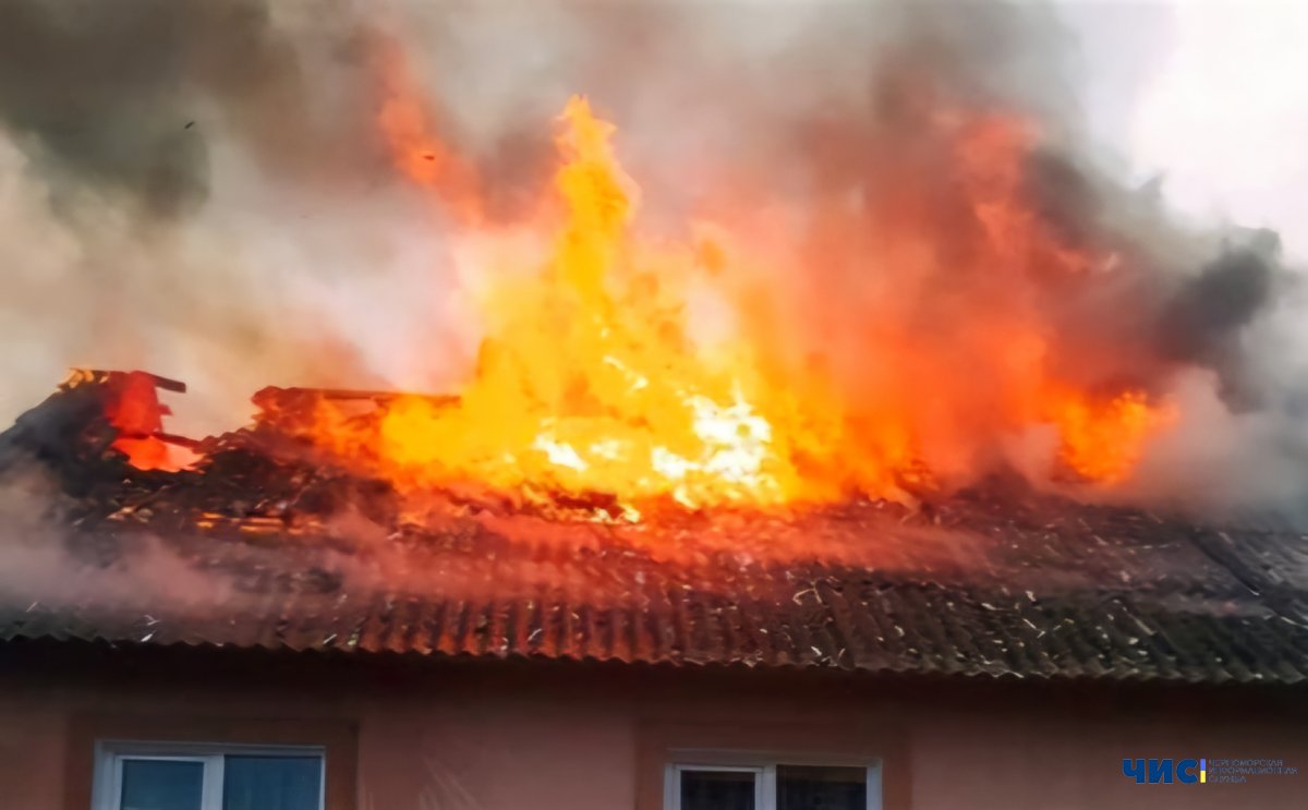 У Великодолинському горів житловий будинок