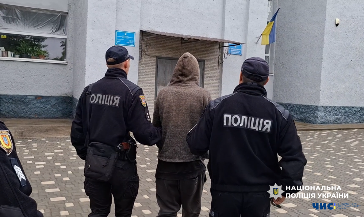На Одещині двоє братів жорстоко побили літню жінку заради пенсії, один з них неповнолітній