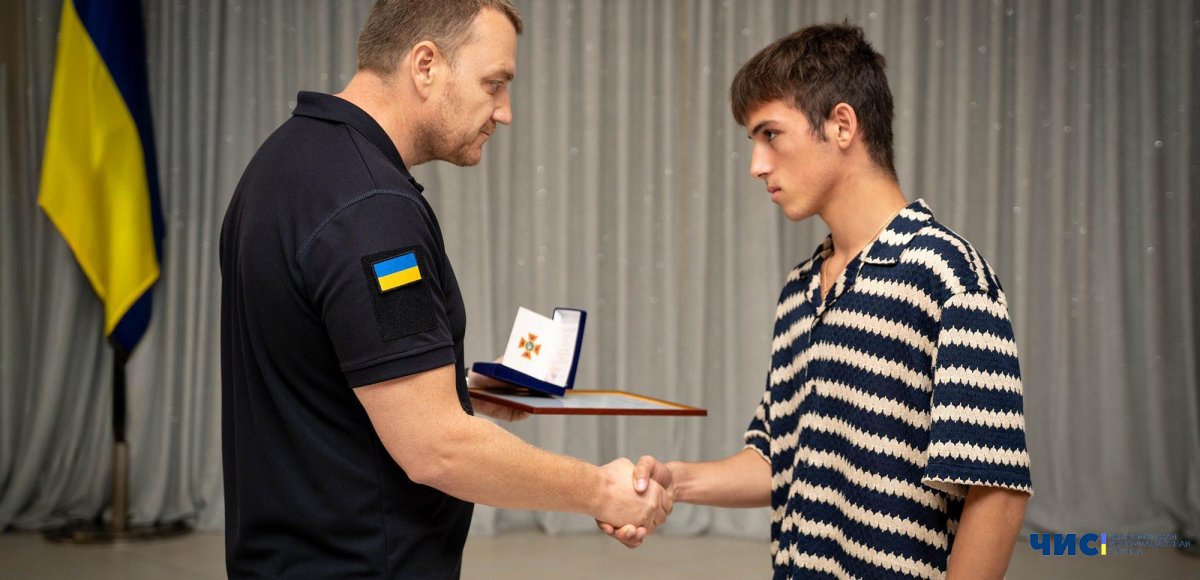 На Одещині нагородили юнака, який врятував з-під завалів свого товариша