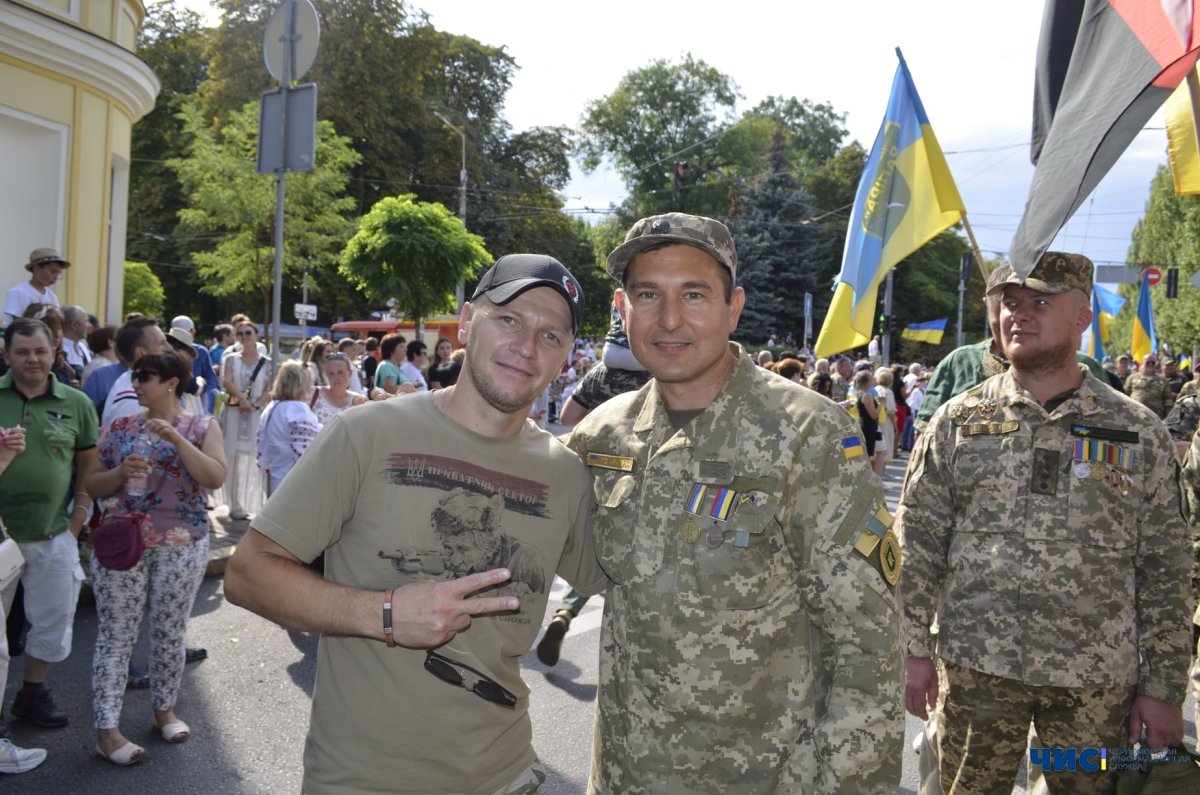 Головнокомандувач Збройних Сил України нагородив бійця з Чорноморська почесним нагрудним знаком «Хрест Військова честь»