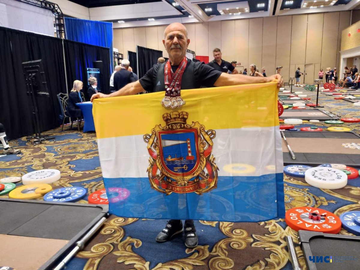 75-річний житель Чорноморська Іван Михайлов став срібним призером Чемпіонату світу з важкої атлетики IMWA 2025