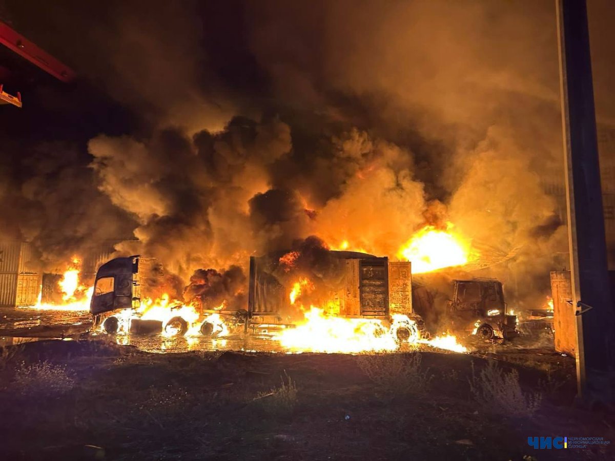 Ворог вчергове атакував Чорноморськ: 5 постраждалих, громада без світла