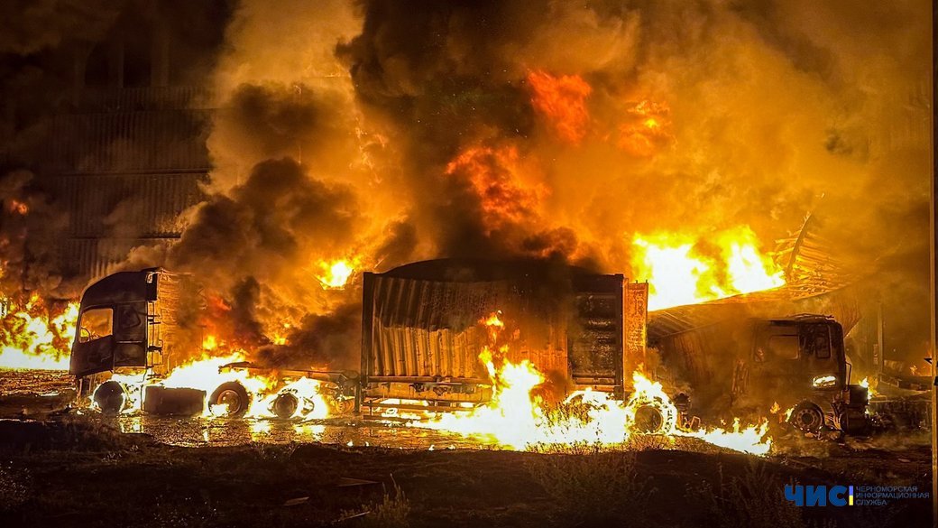 Екологи підрахували збитки від пожежі після удару по портовій інфраструктурі Чорноморська