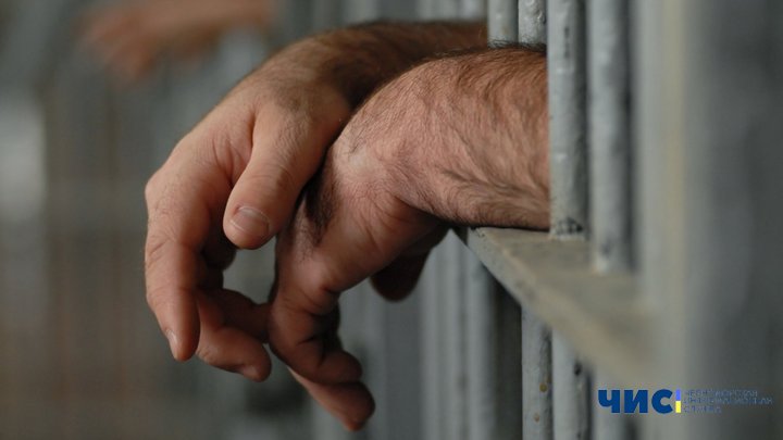 Житель Чорноморська отримав вирок за пограбування жінки