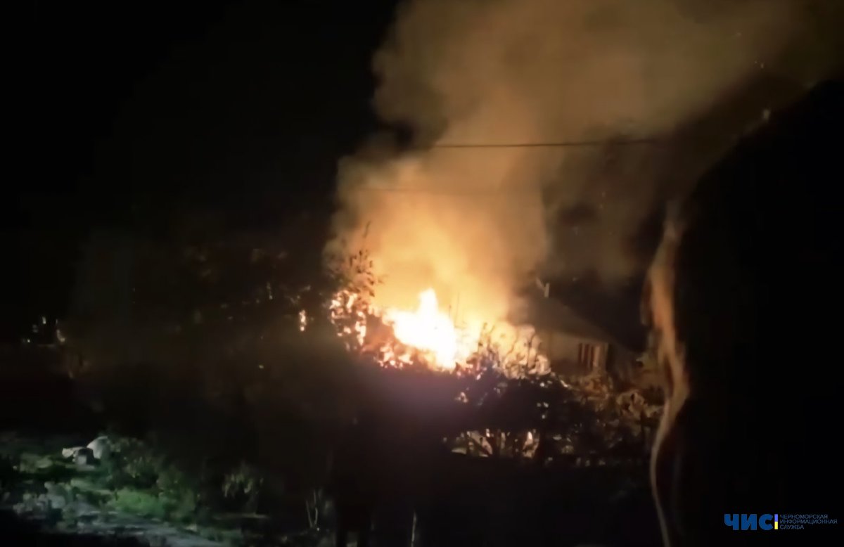 Вночі в Олександрівці горів будинок: постраждав чоловік