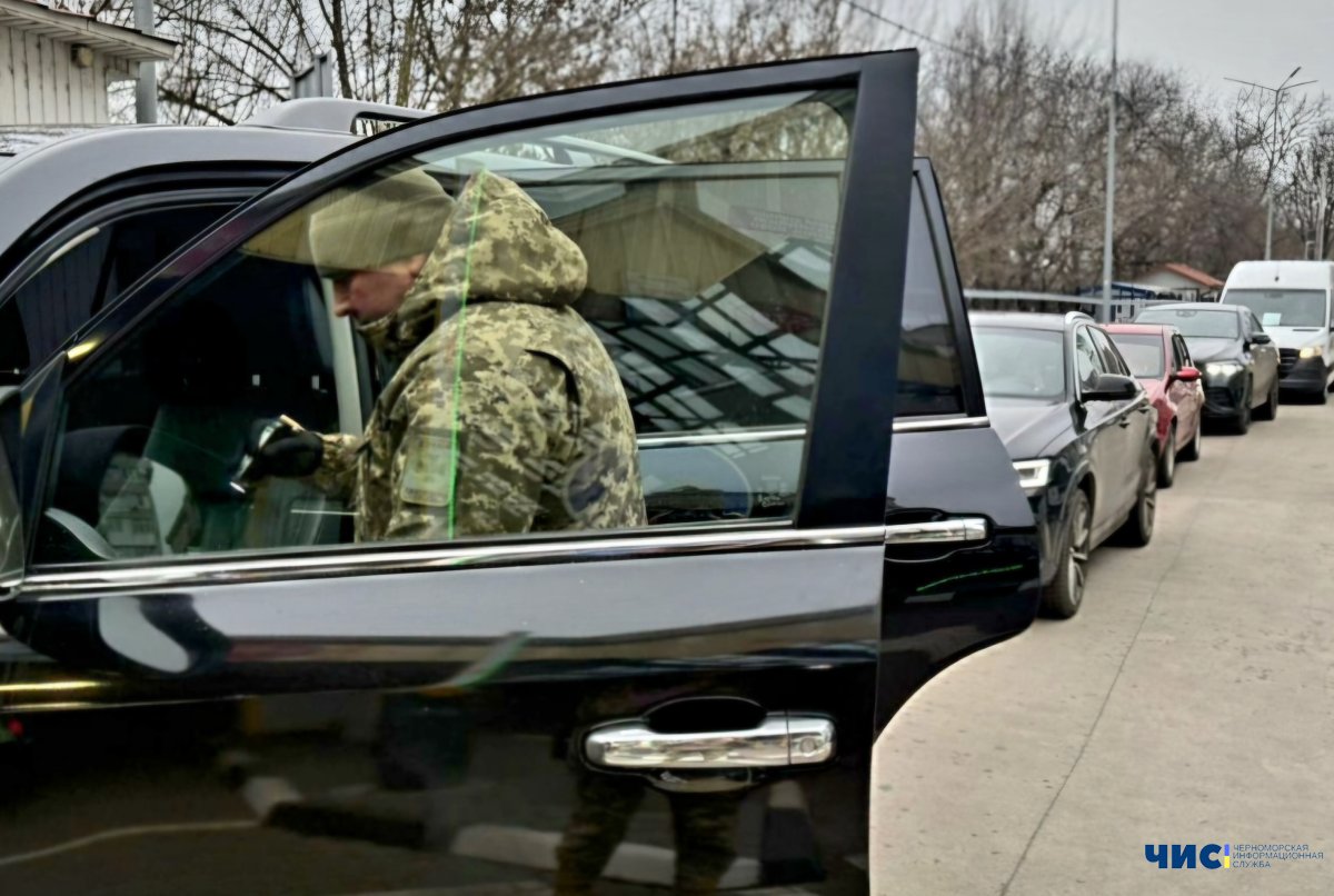 У Паланці відкрили мобільний табір для тих, хто застряг на кордоні через ворожий обстріл: яка ситуація на пунктах пропускусках станом на вечір 19 грудня