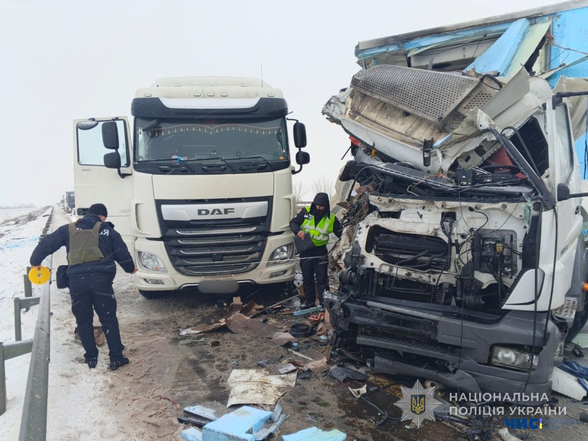 На Одещині зіткнулися дві вантажівки: є постраждалі