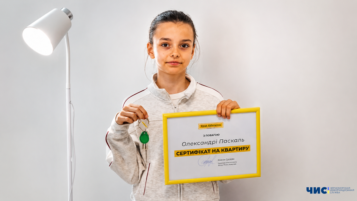 Юна жителька Чорноморська Олександра Паскаль яка втратила ногу через ворожий обстріл, отримала квартиру у Києві